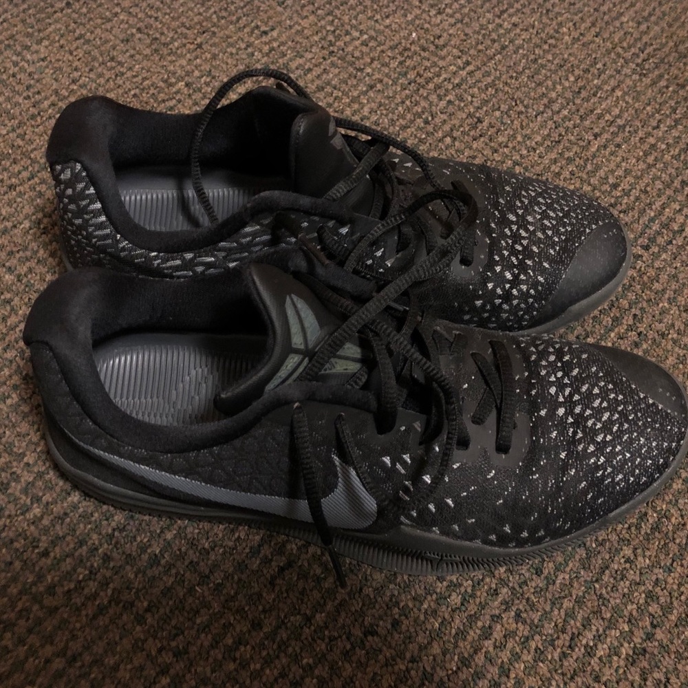 Kobe mana rage men basketball shoes, size 8.5